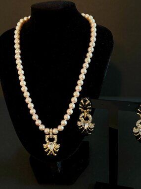Vintage Faux Pearl Necklace And Drop Earrings Set Gold Black Crystal Pendant